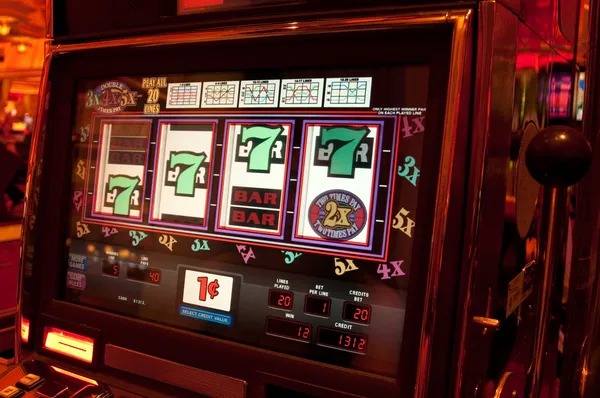 master303 app showing Lightning Roulette table with betting options and live dealer